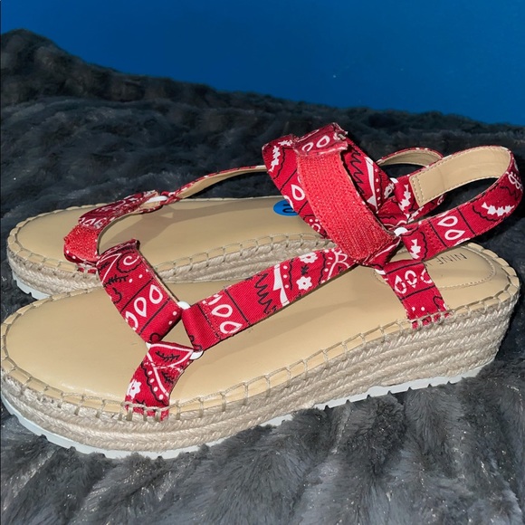 NWOT Nine West Glampin Espadrille Wedge Sandals Red Bandana Print Size 10 - Picture 7 of 10